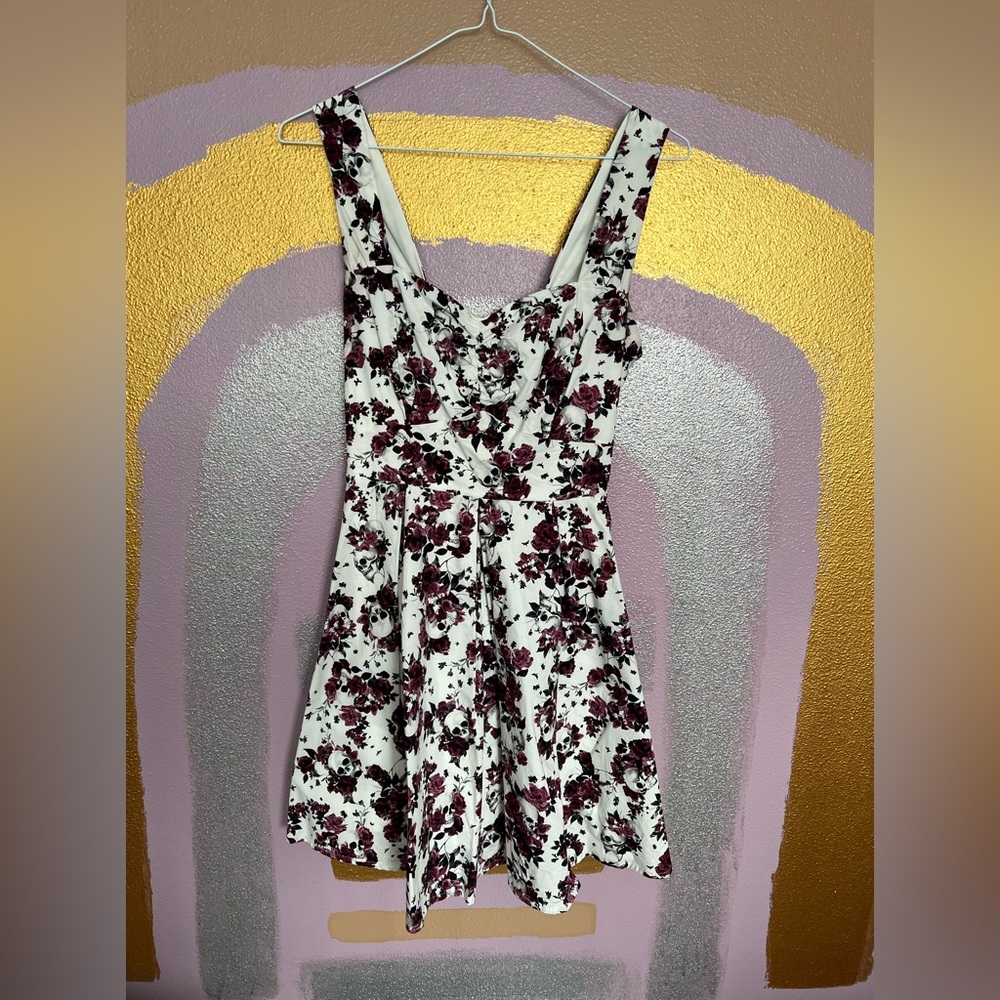 Hot Topic Small - Skull Flower Dress - expandable with tie, zip side POCKETS